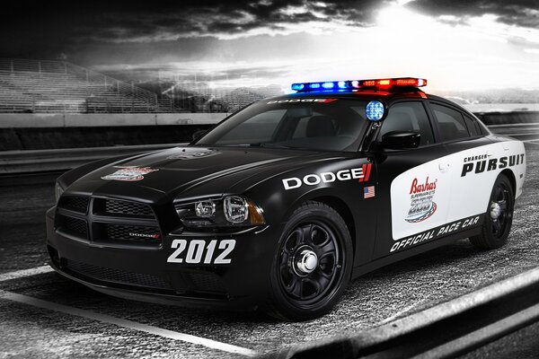 Dodge полицейский автомобиль с мигалкой