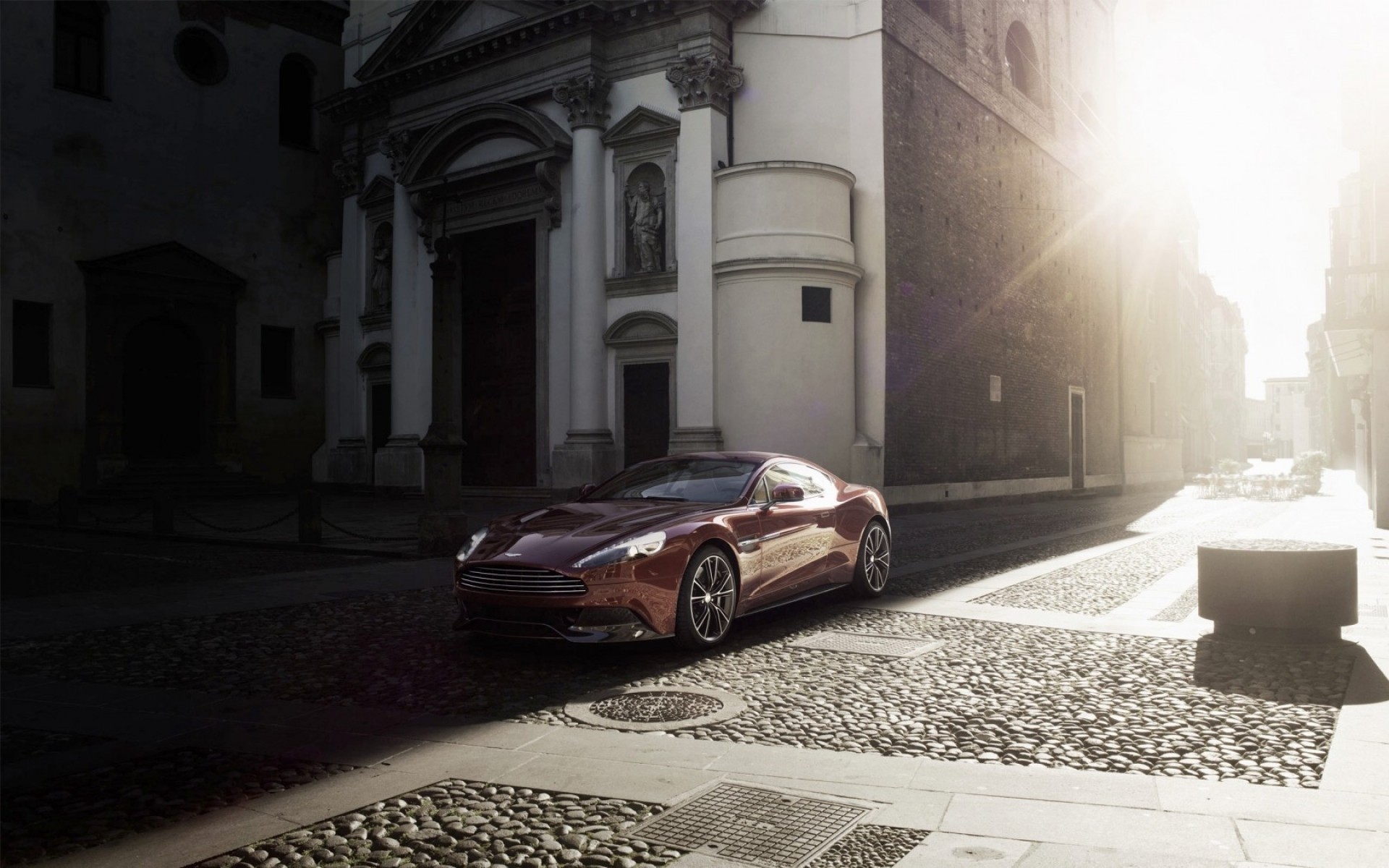aston martin улица автомобиль тротуар дорога город путешествия автомобиль свет архитектура астон мартин ваниш спортивные автомобили автомобили купе