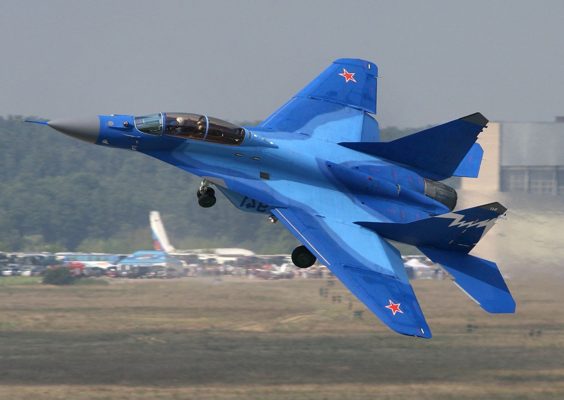 истребители самолет самолет аэропорт рейс самолет военные летать транспортная система автомобиль ввс воздуха бомбардировщик боец двигатель кокпит взлет крыло военно-морской флот