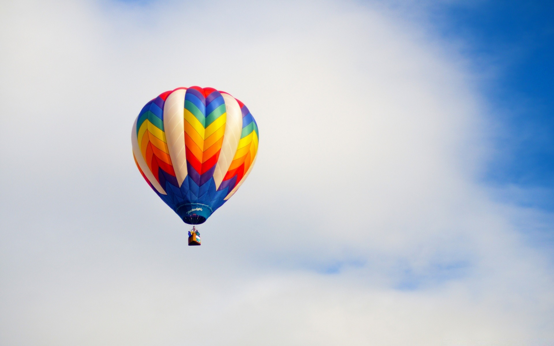 небо воздушный шар небо свобода воздуха рейс горячая-воздушный шар летать ветер на открытом воздухе дневной свет плавание путешествия приключения удовольствие высокая самолет